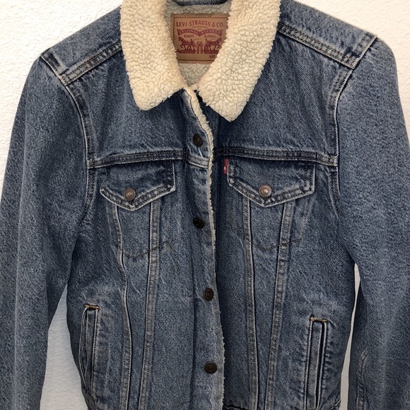 Women’s Levi’s Jacket - Picture 2 of 3